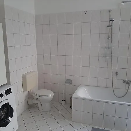 Lejlighed Zentrale 2-zimmer-wohnungen Fuer Gruppen & Monteure, Fusslaeufig Zur Elbe & Shoppingcenter *