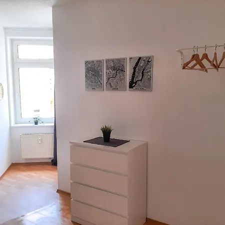 Zentrale 2-zimmer-wohnungen Fuer Gruppen & Monteure, Fusslaeufig Zur Elbe & Shoppingcenter Apartment