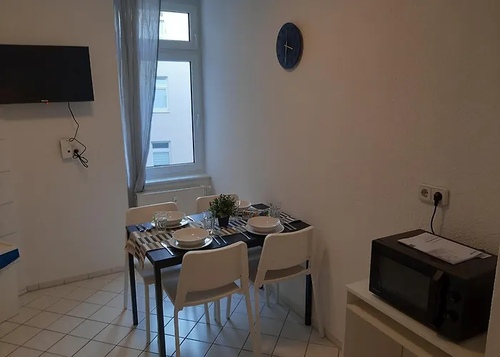 Apartman Zentrale 2-zimmer-wohnungen Fuer Gruppen & Monteure, Fusslaeufig Zur Elbe & Shoppingcenter *